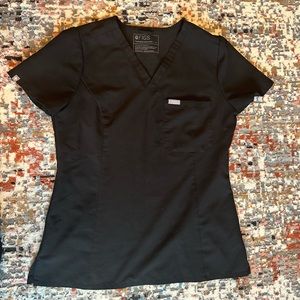 Black Figs Caterina one pocket scrub top